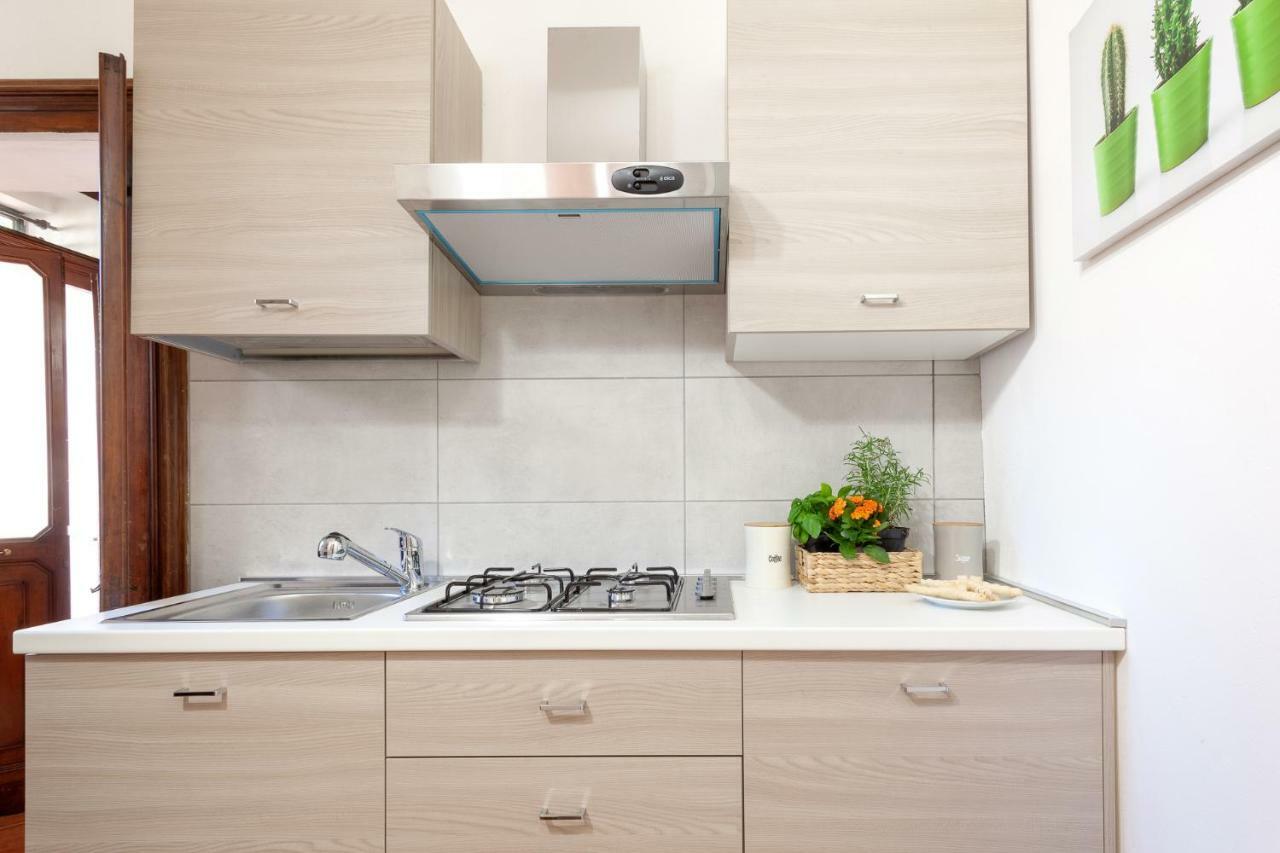 Duplex Apartment In Pieno Centro 페라라 외부 사진